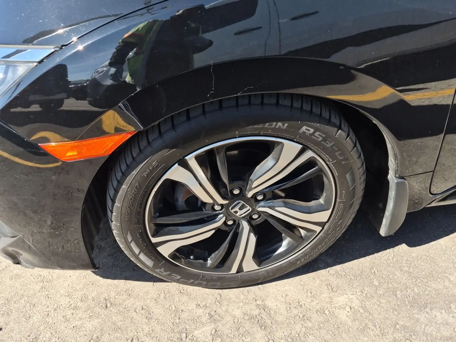Front driver wheel/tire photo