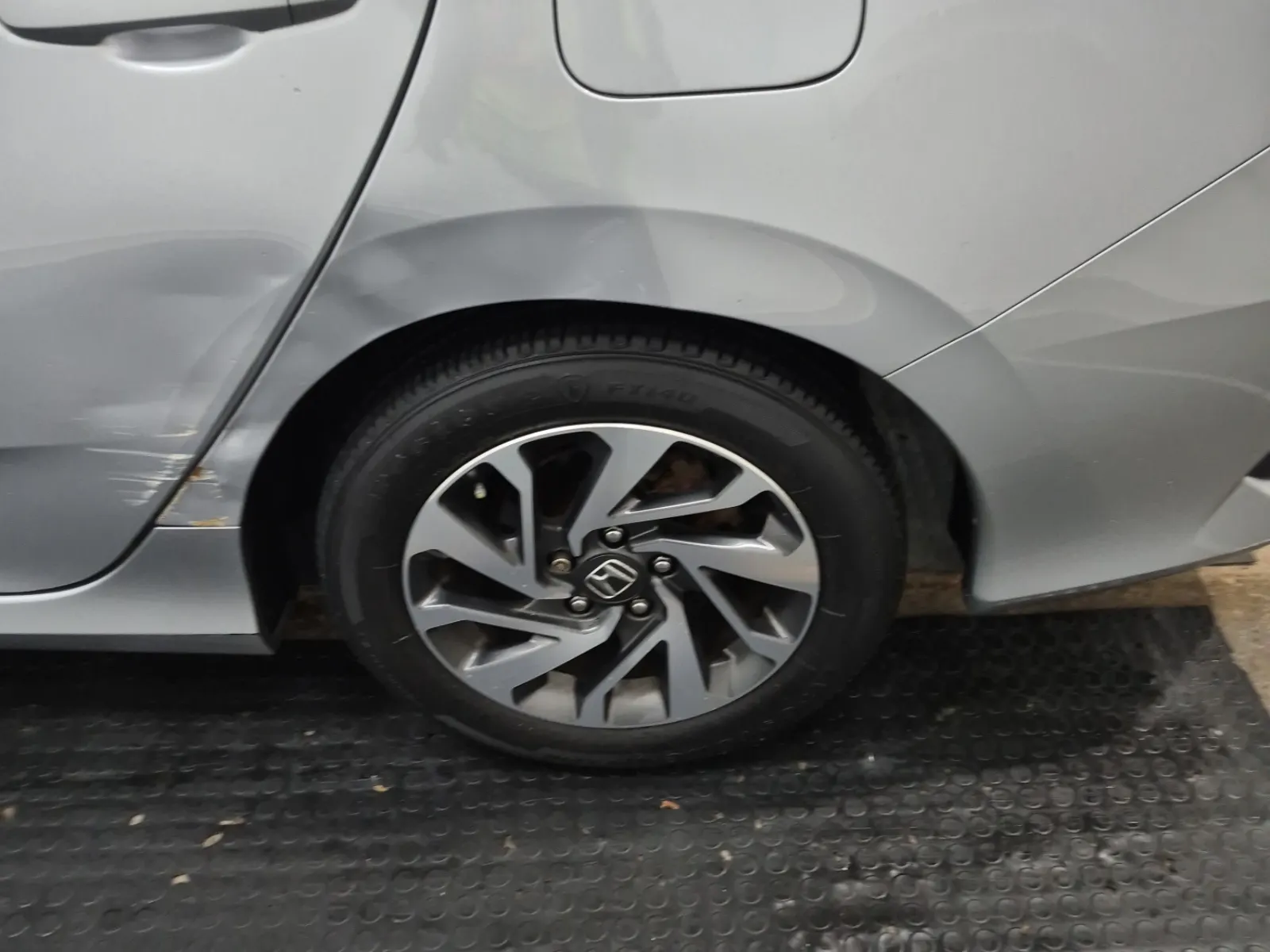 Left Rear Wheel/Tire Photo