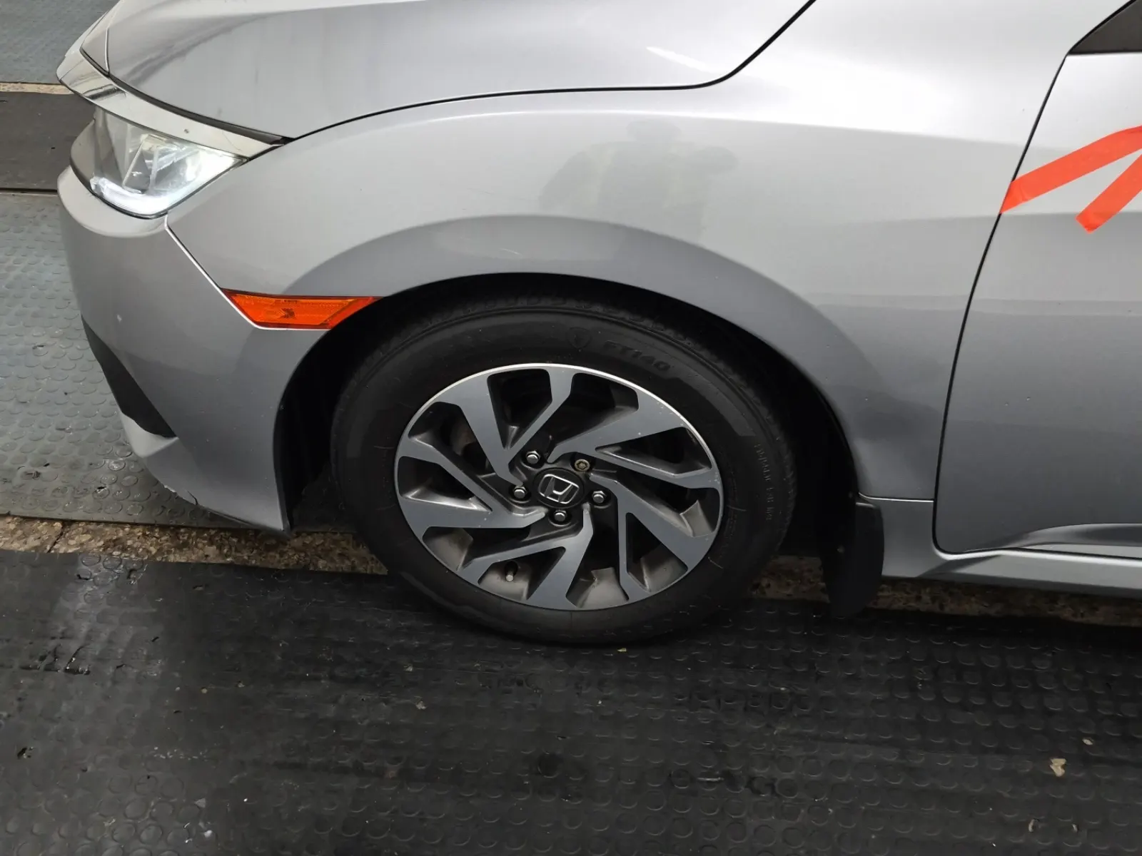Front driver wheel/tire photo