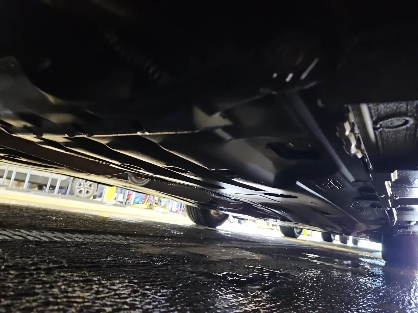 Undercarriage - Passenger Photo