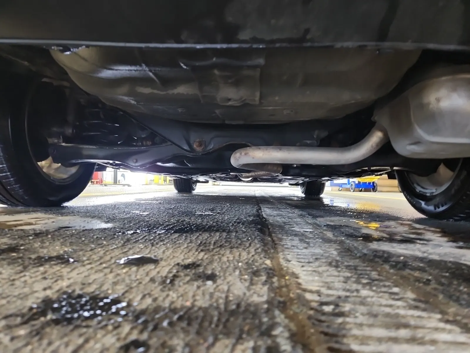 Undercarriage - Rear Photo