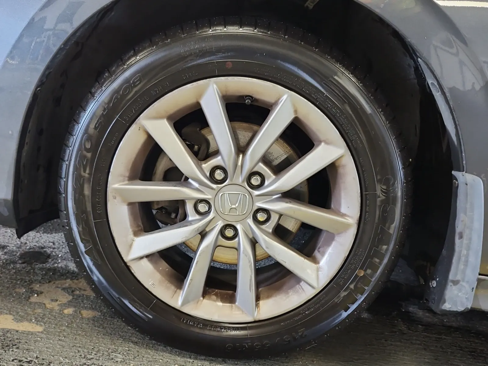 Front driver wheel/tire photo