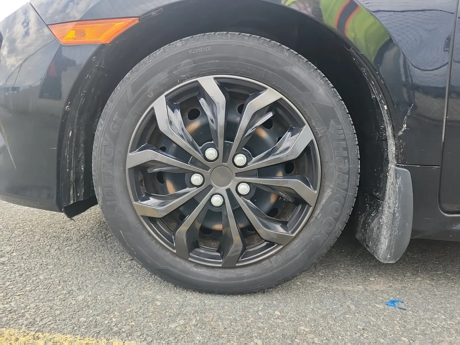 Front driver wheel/tire photo