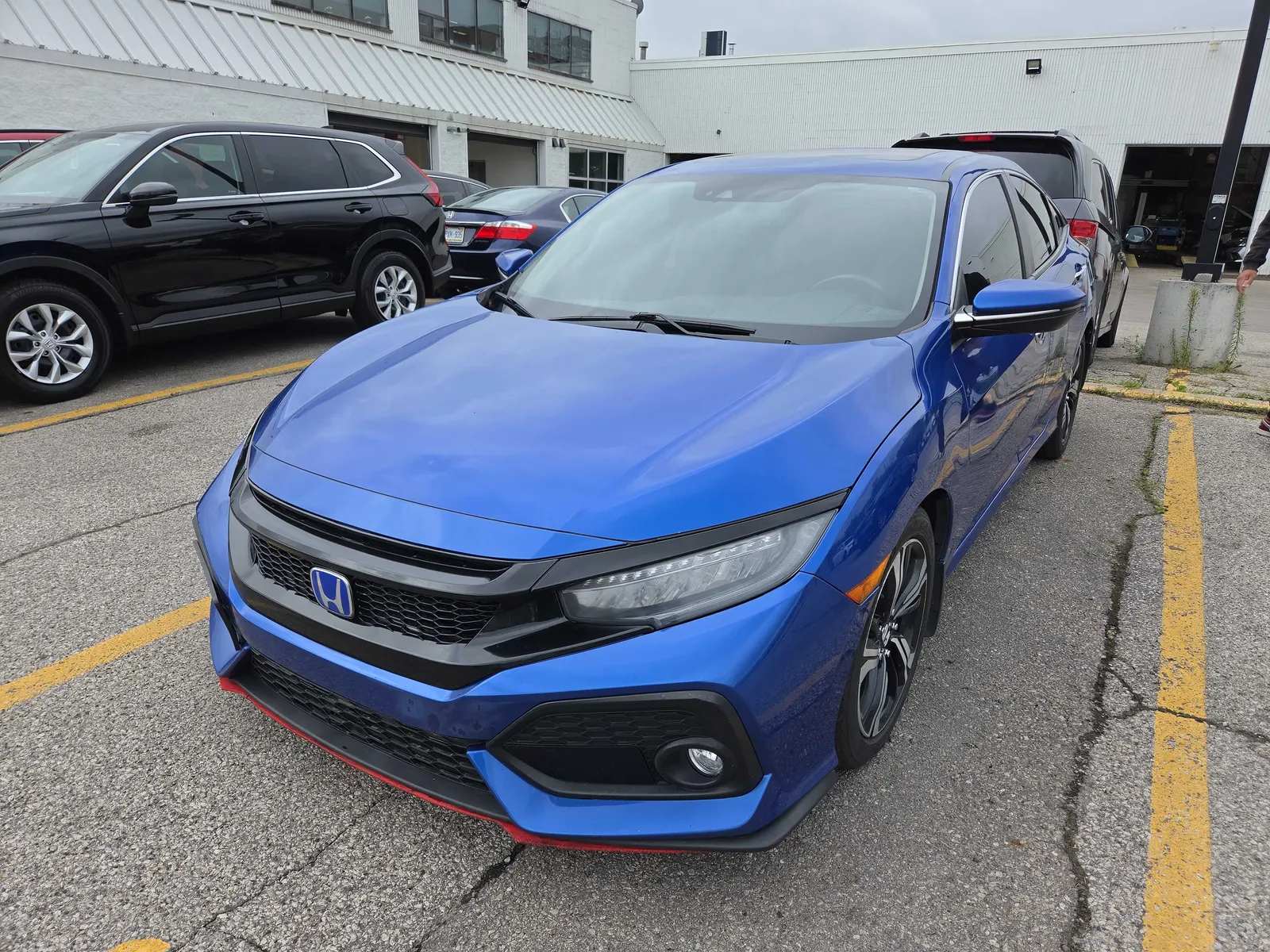3/4 Front (Main image)