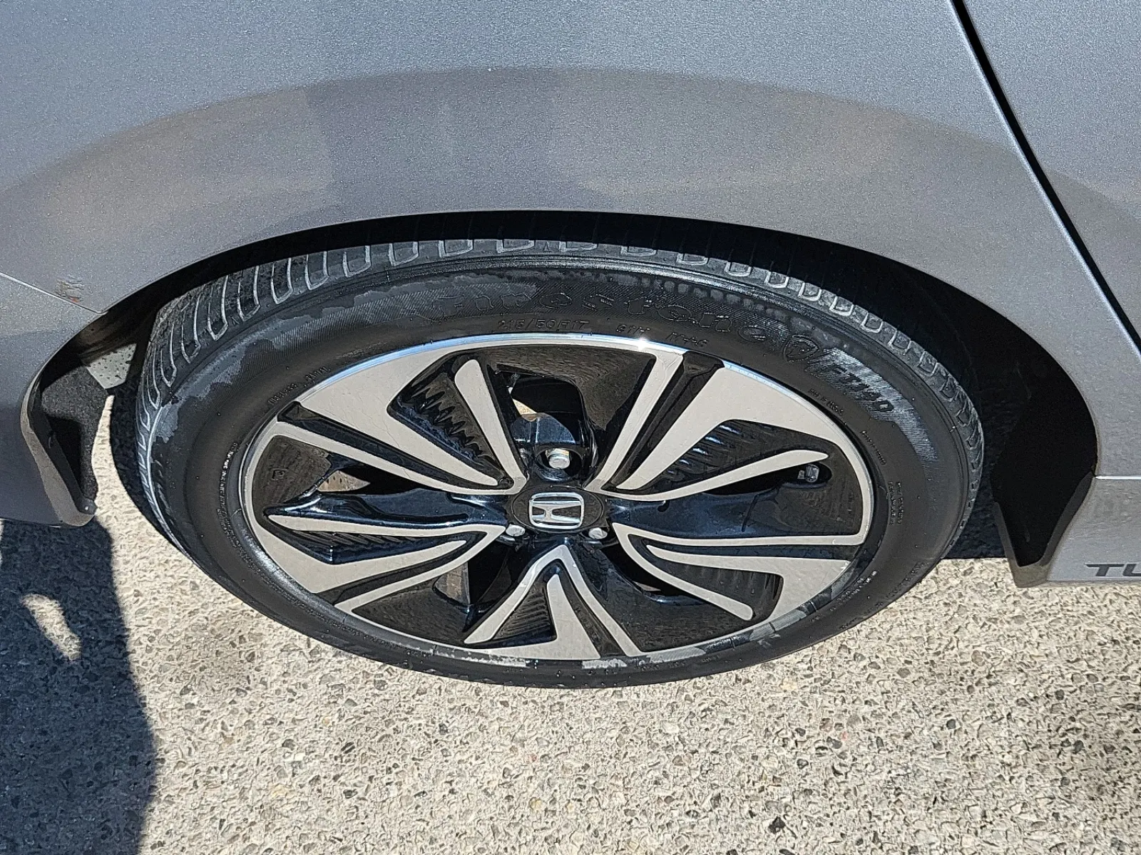 Right Rear Wheel/Tire Photo