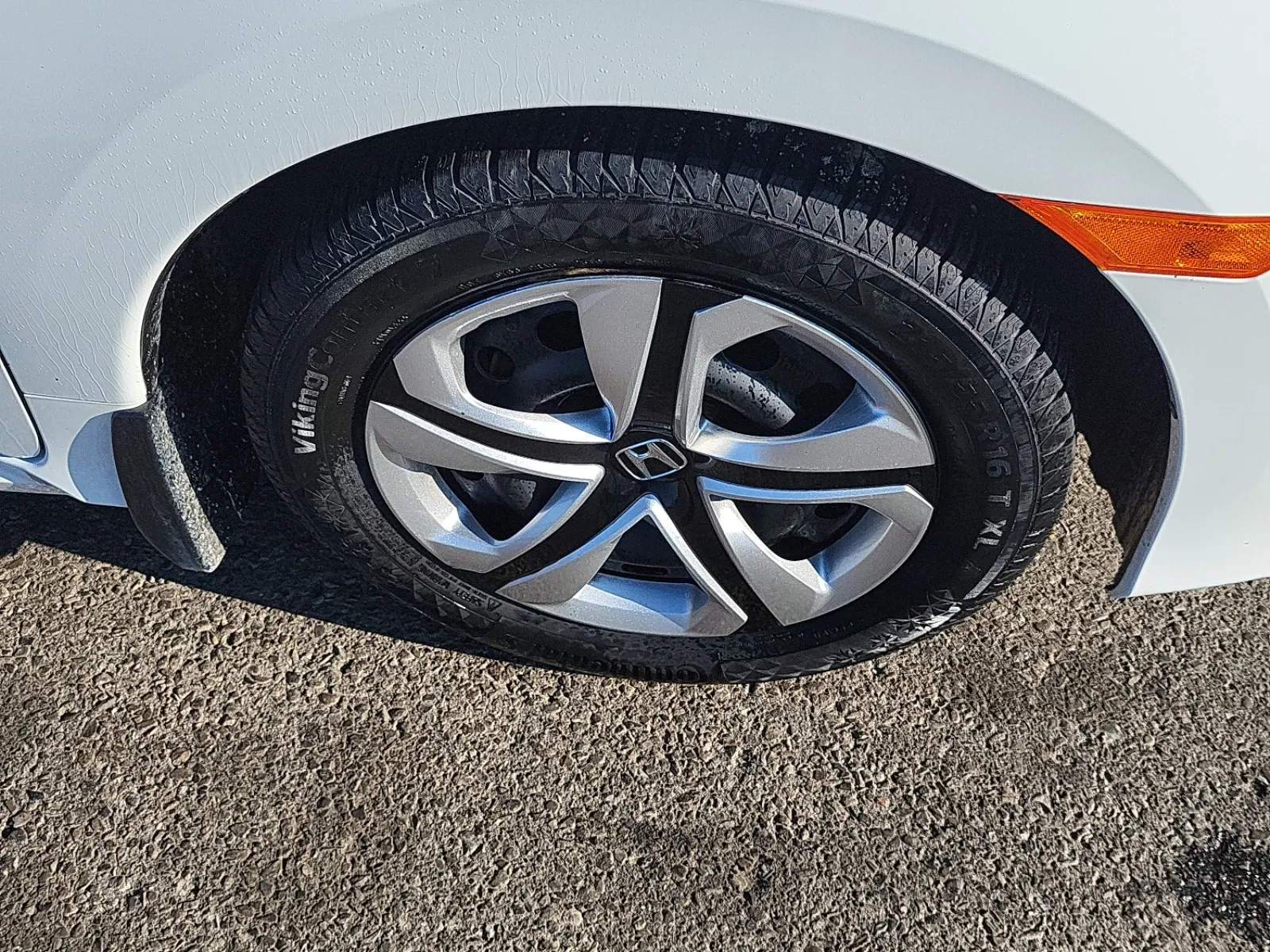 Right Front Wheel/Tire Photo