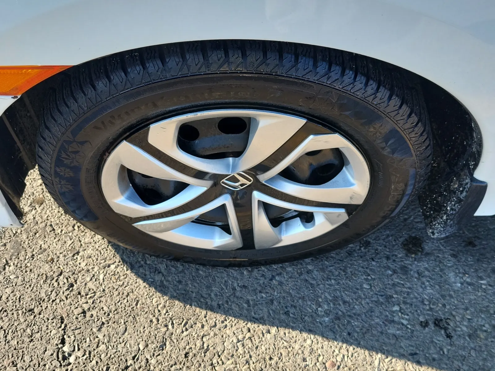 Front driver wheel/tire photo