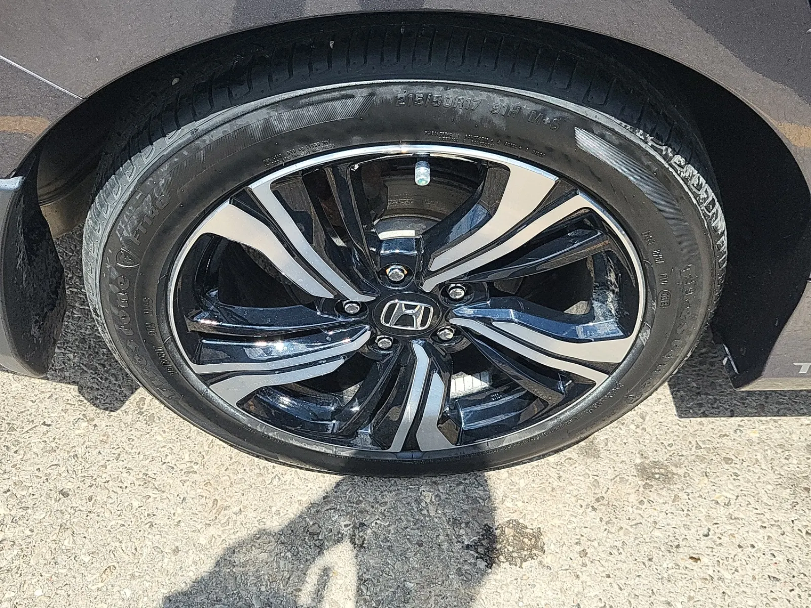 Right Rear Wheel/Tire Photo