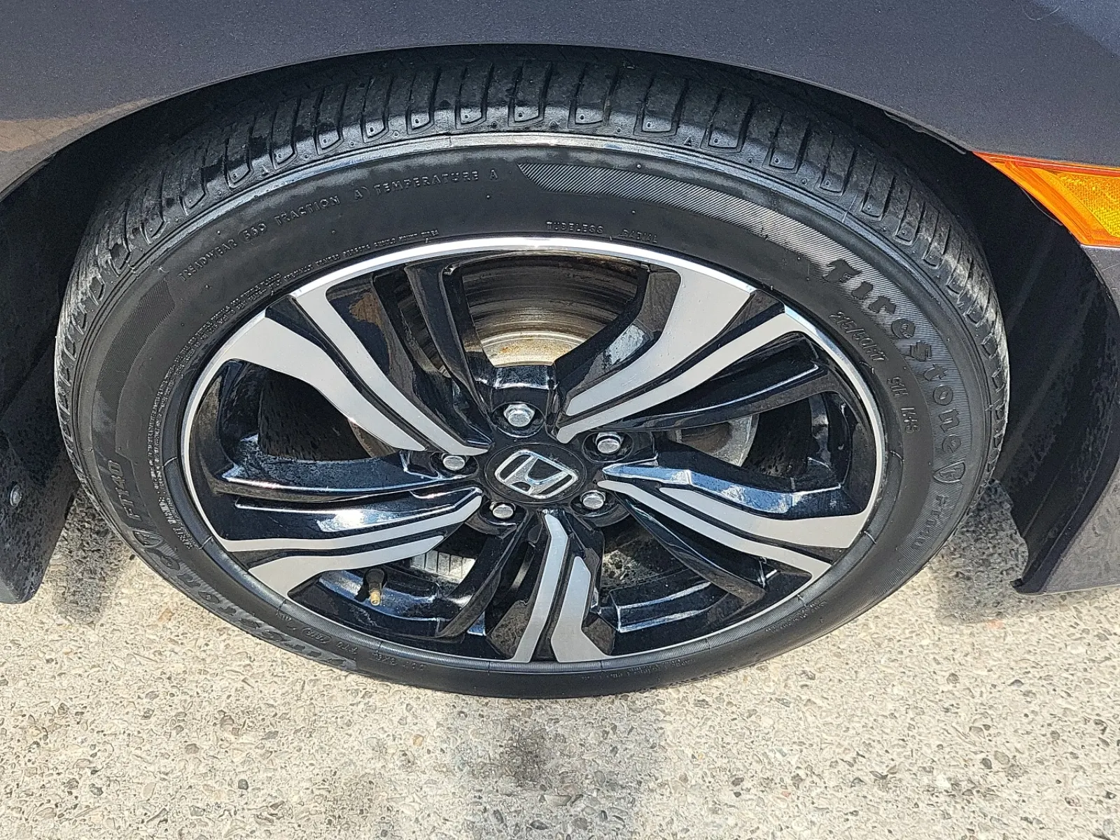 Right Front Wheel/Tire Photo