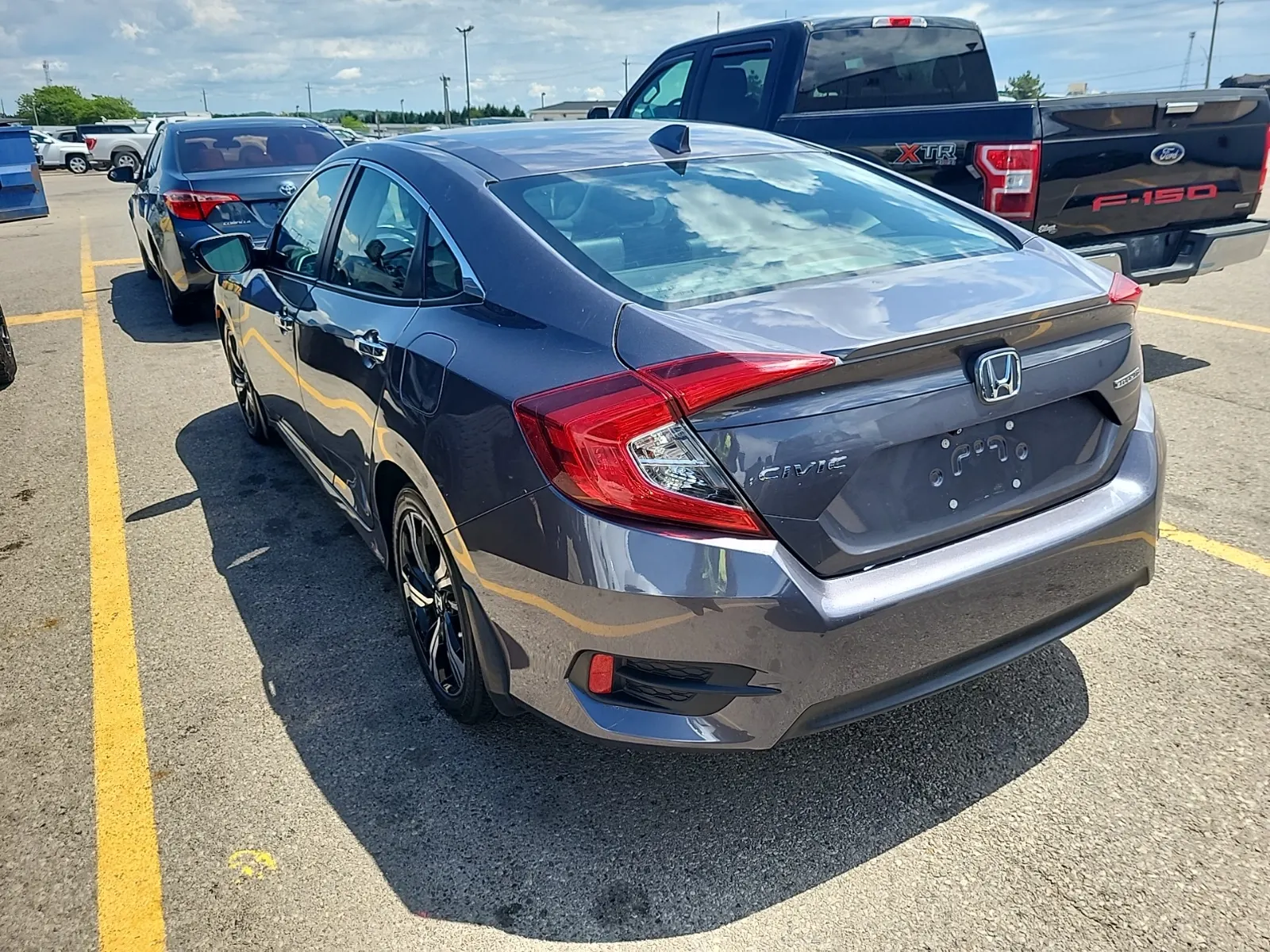 Driver Rear 3/4 Photo