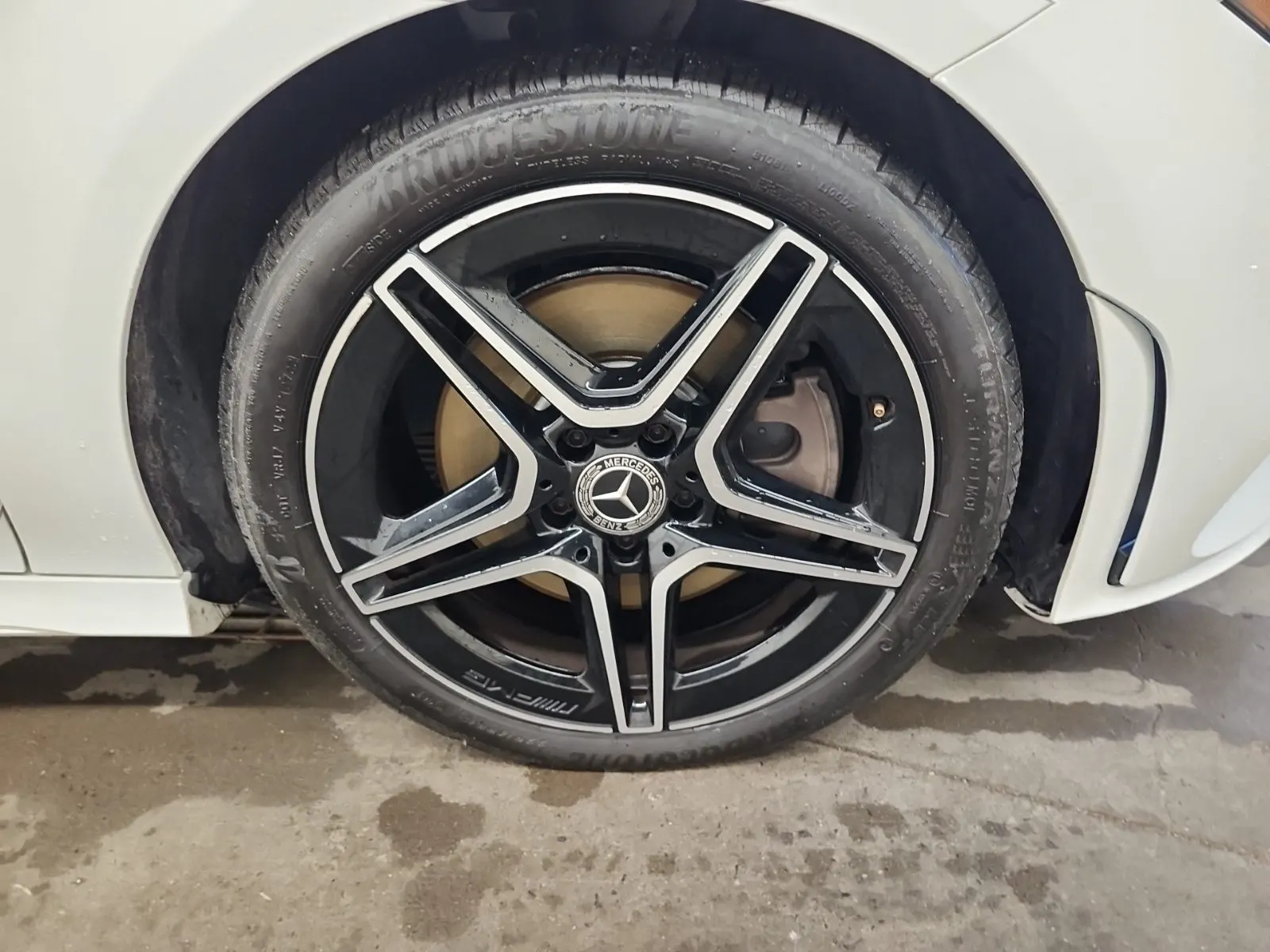 Right Front Wheel/Tire Photo
