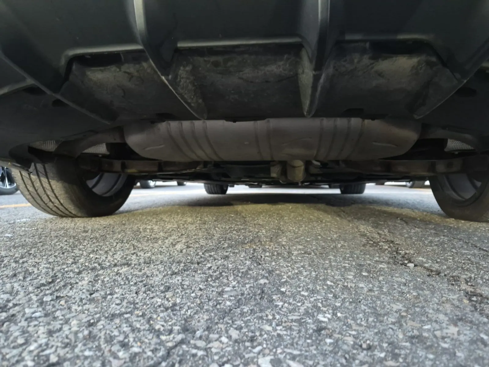 Undercarriage - Rear Photo