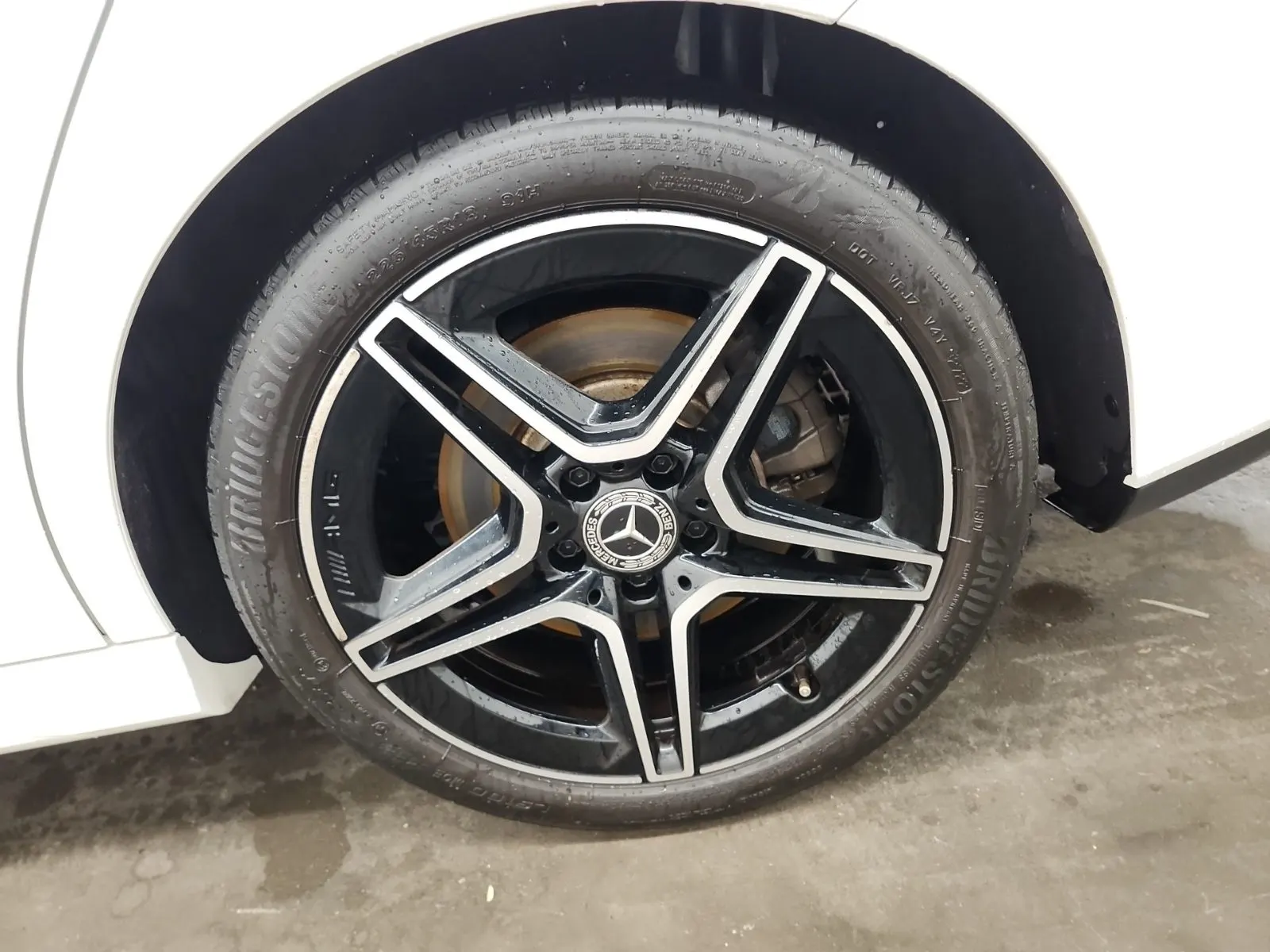 Left Rear Wheel/Tire Photo
