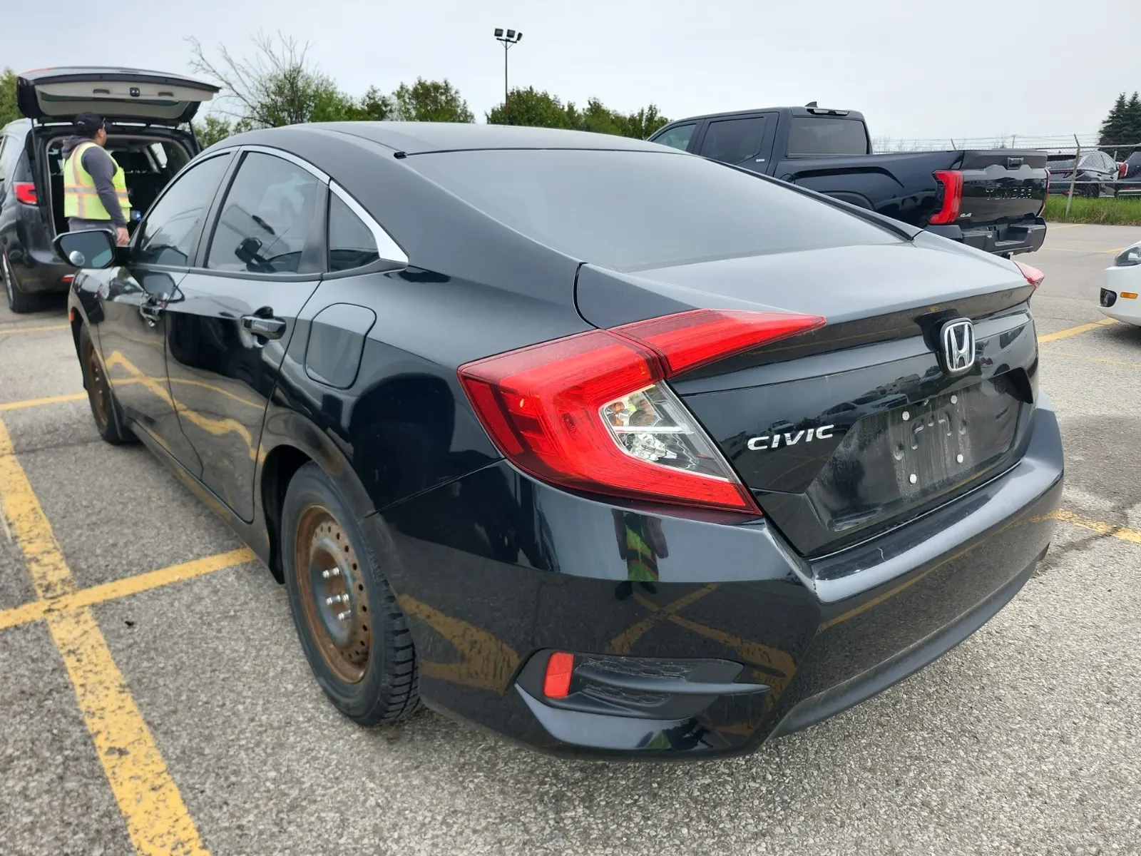 Driver Rear 3/4 Photo