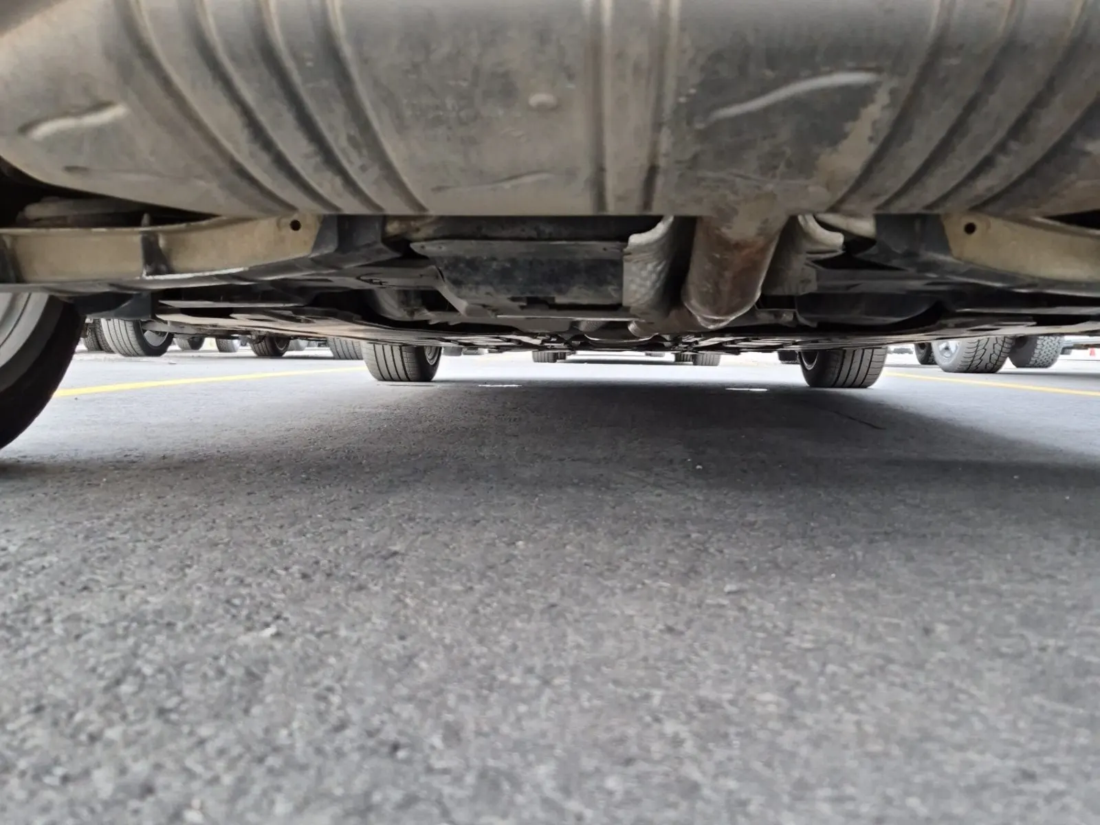 Undercarriage - Rear Photo