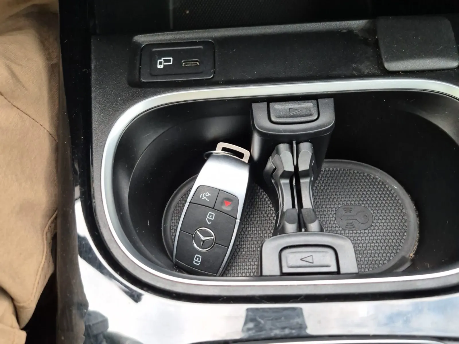 Keys/Fobs/Manual Photo