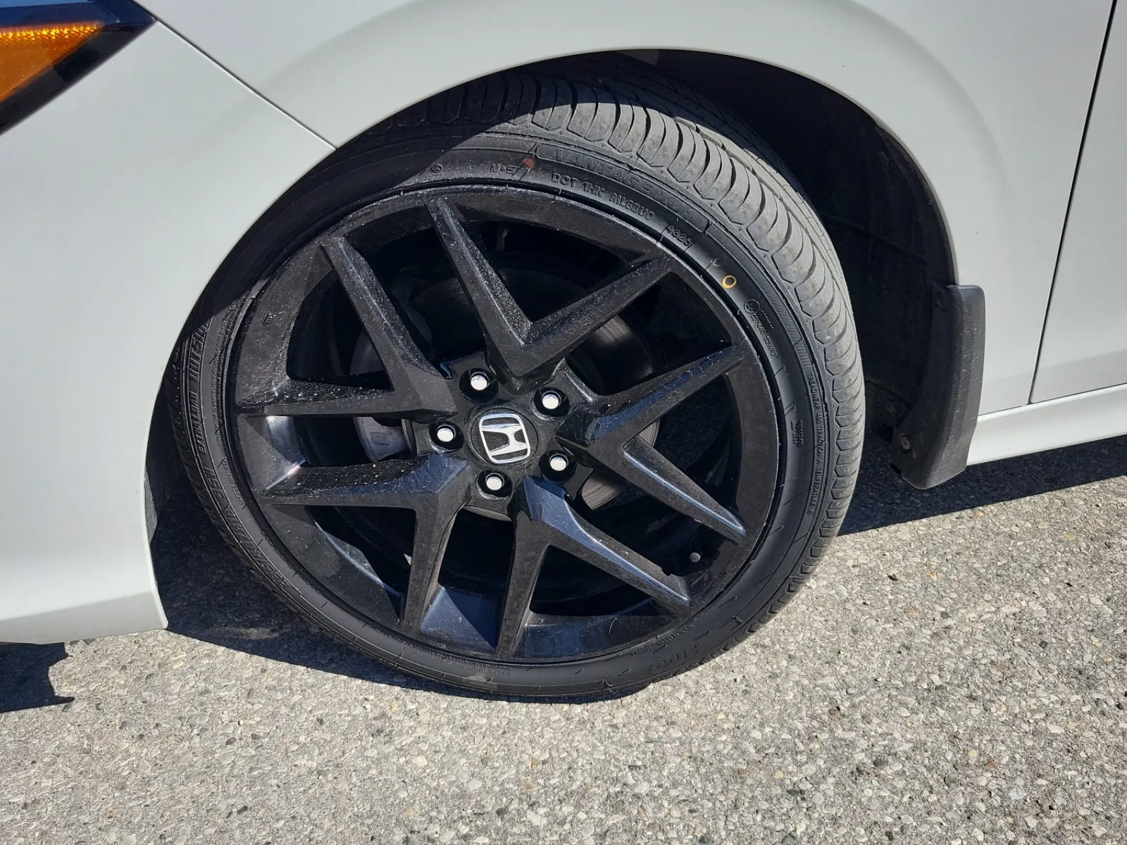 Front driver wheel/tire photo
