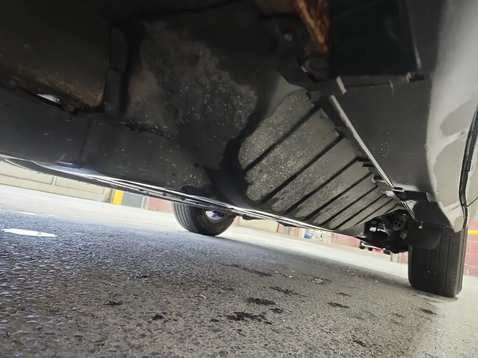 Undercarriage - Driver Photo