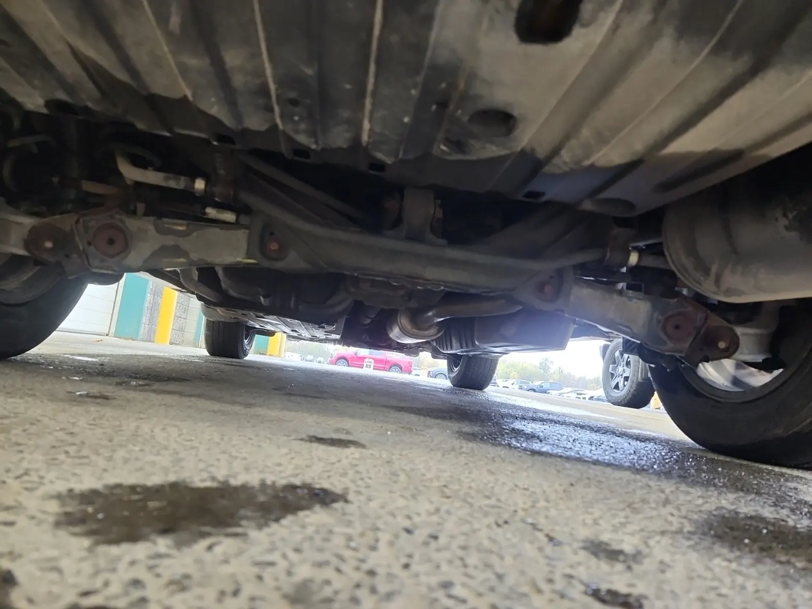 Undercarriage - Rear Photo