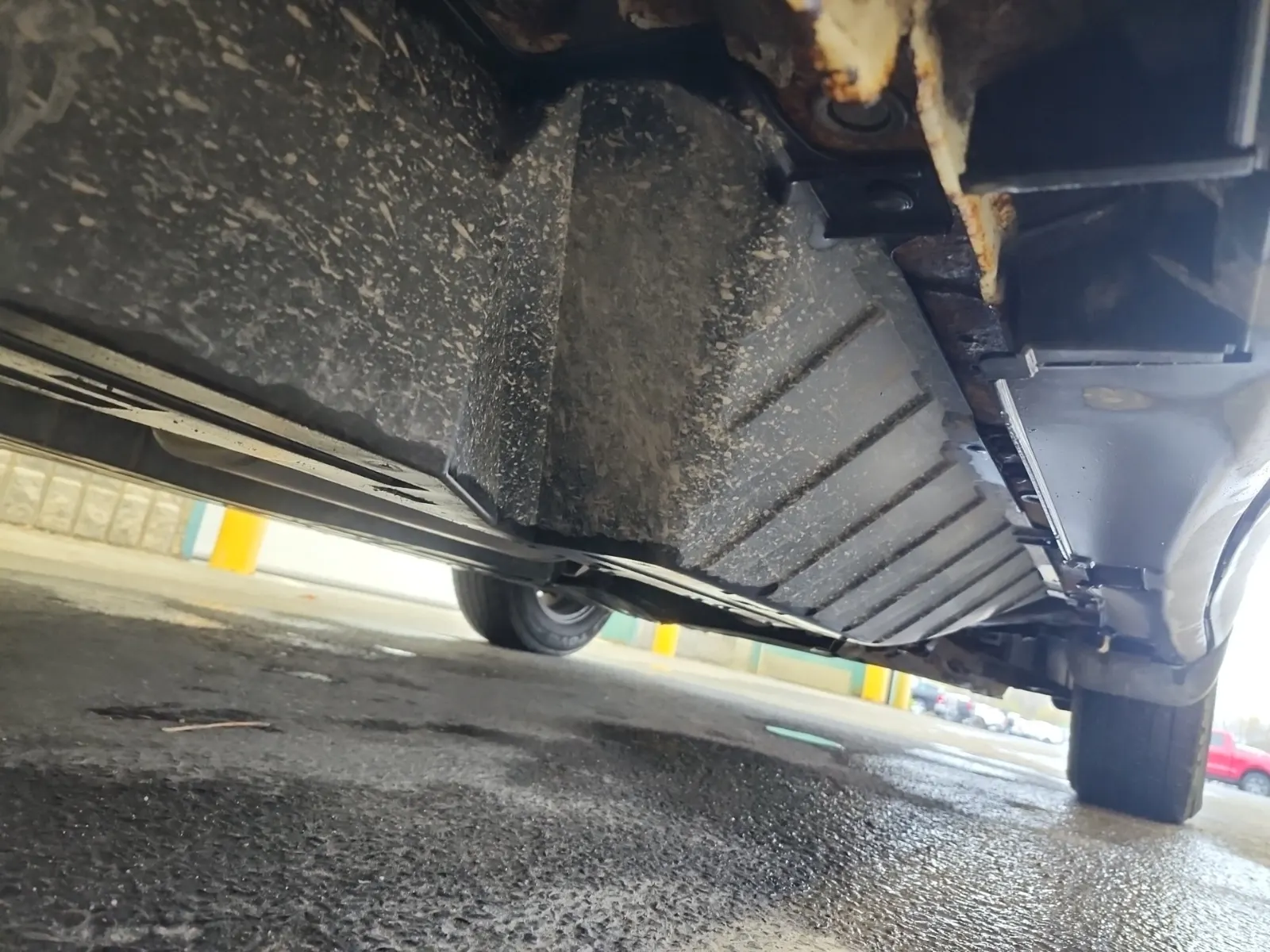 Undercarriage - Passenger Photo