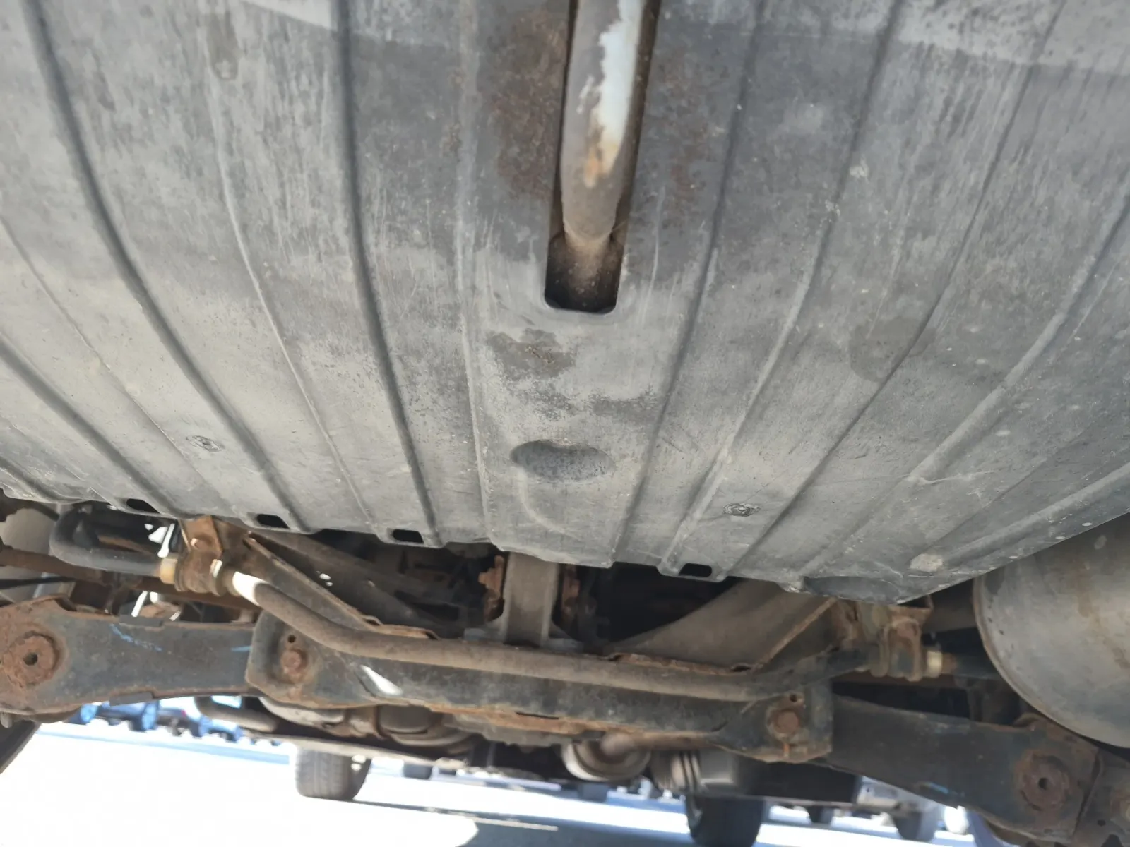 Undercarriage - Rear Photo