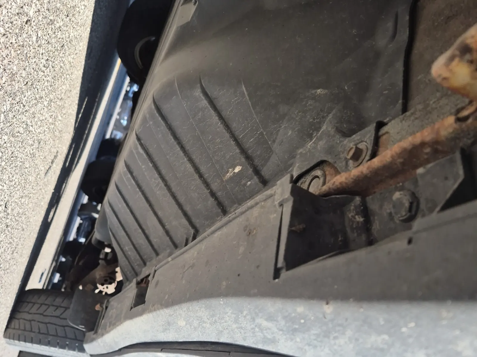Undercarriage - Driver Photo
