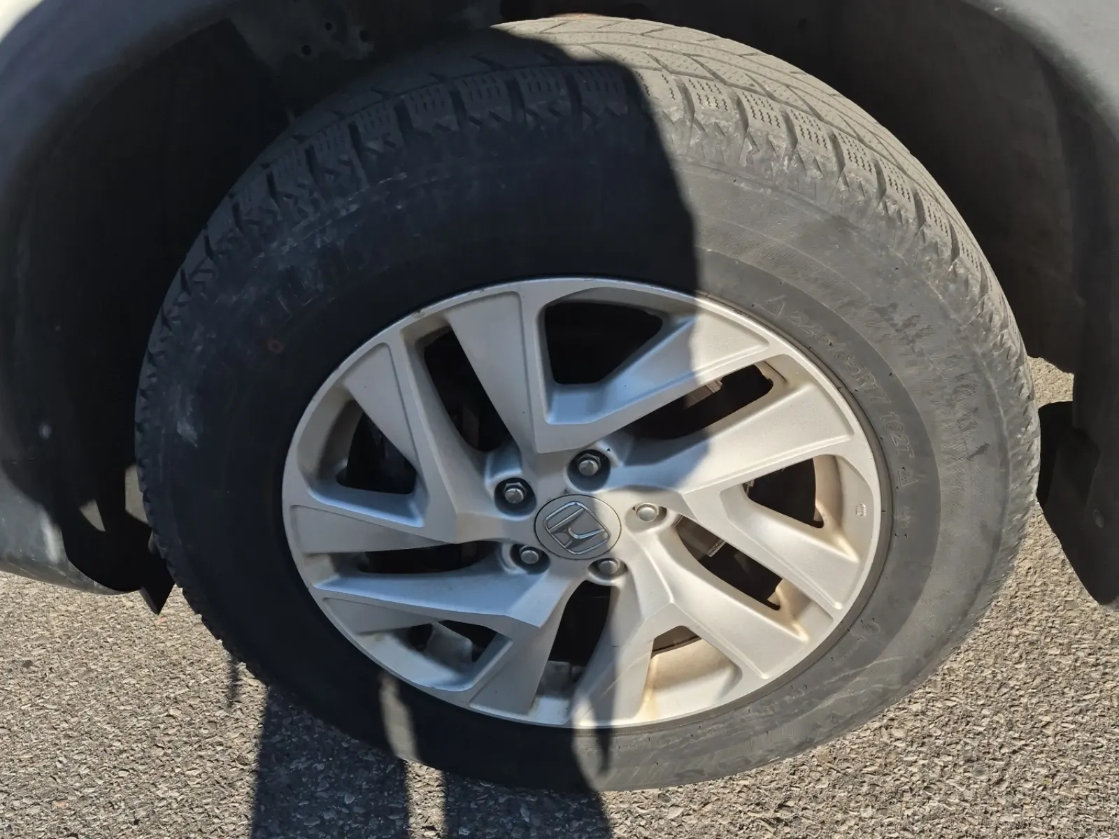 Front driver wheel/tire photo