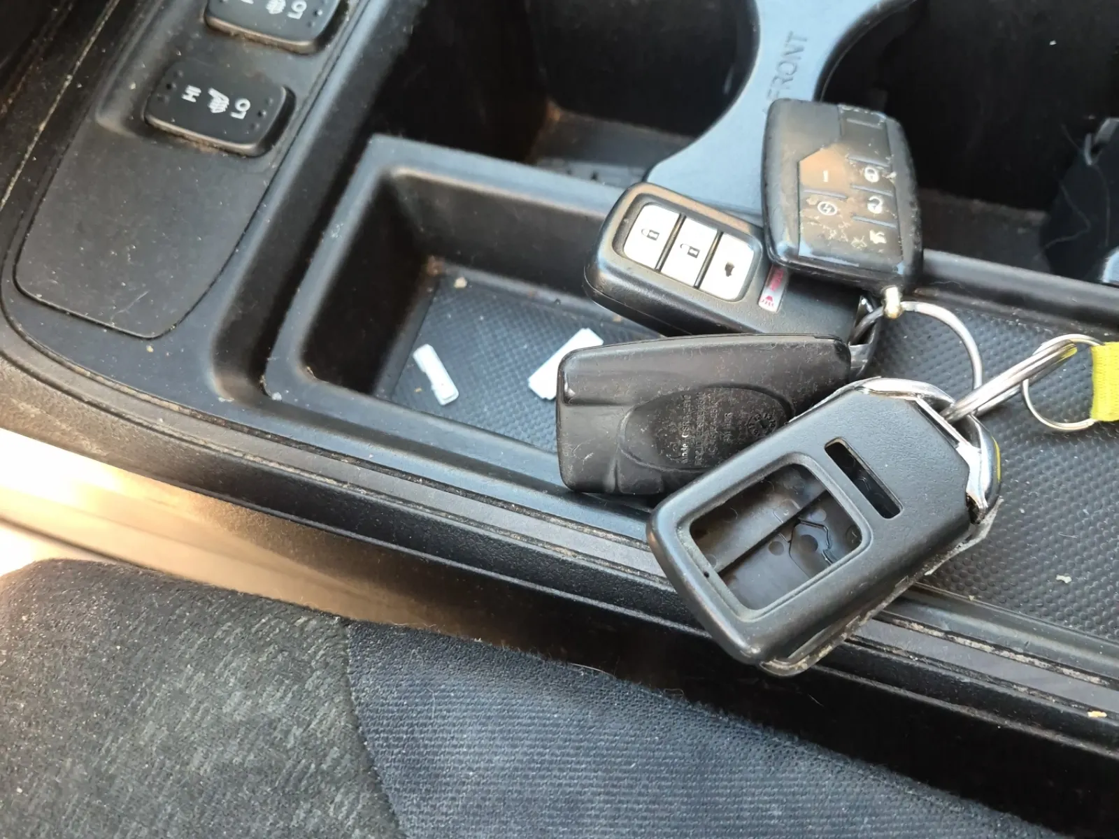 Keys/Fobs/Manual Photo