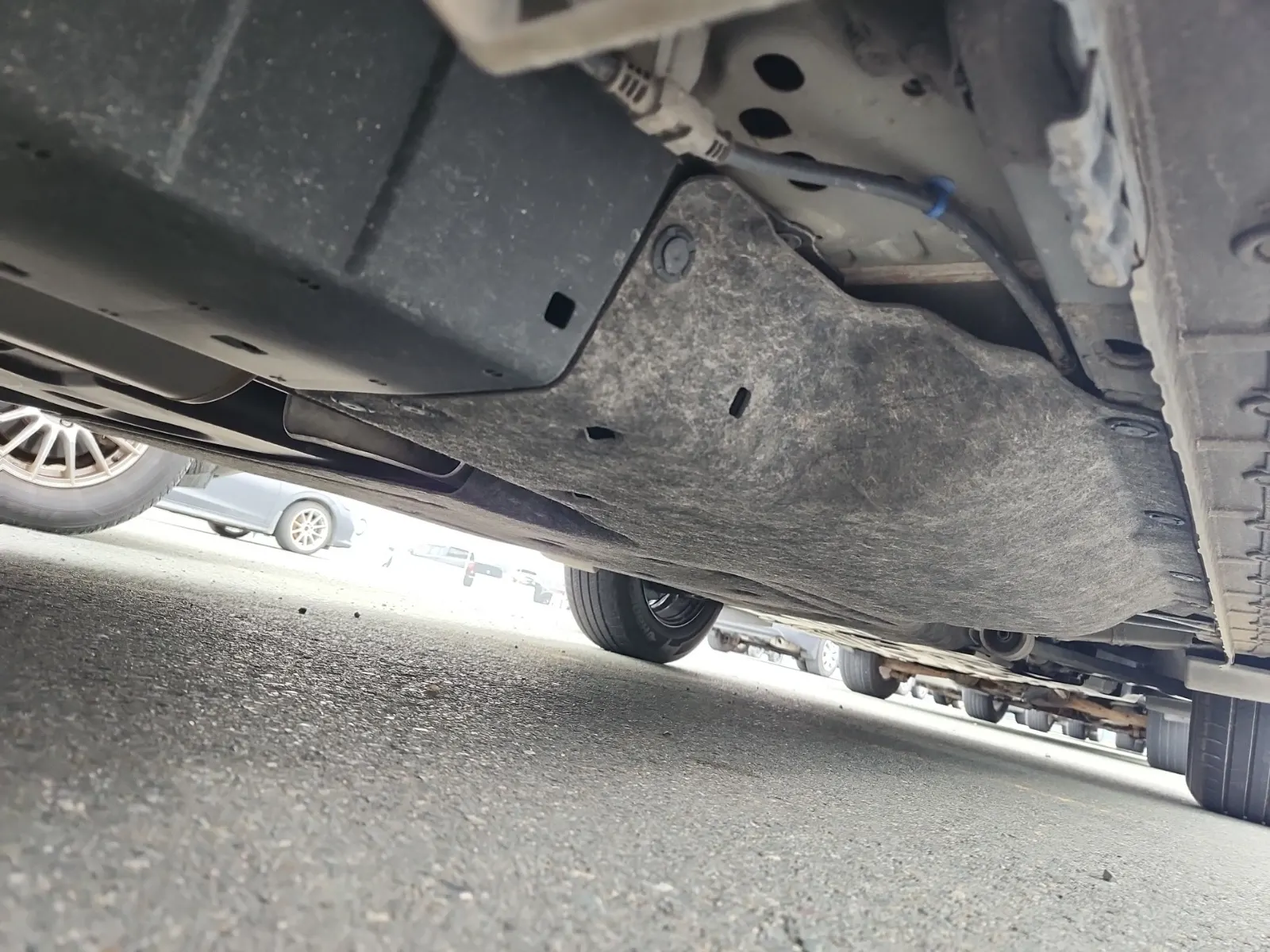 Undercarriage - Passenger Photo