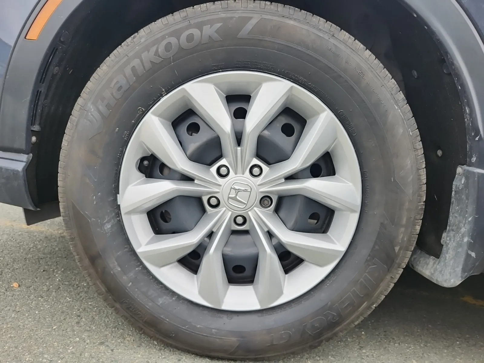 Front driver wheel/tire photo