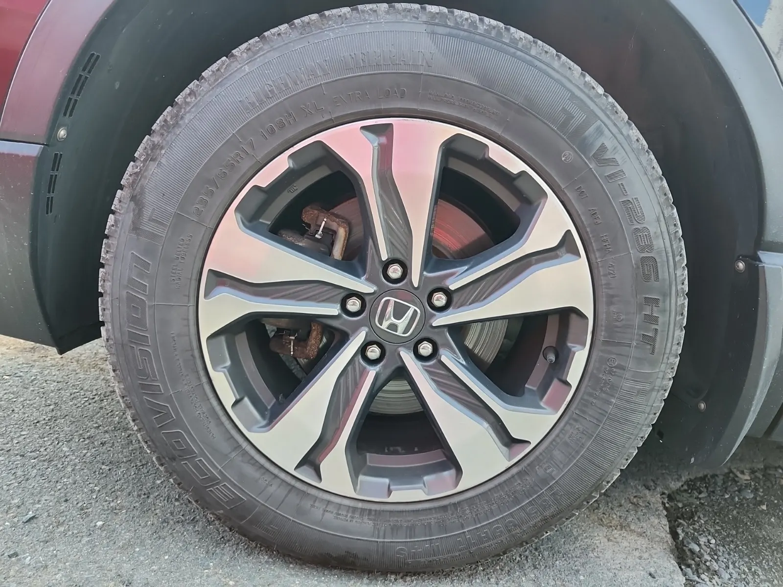 Front driver wheel/tire photo