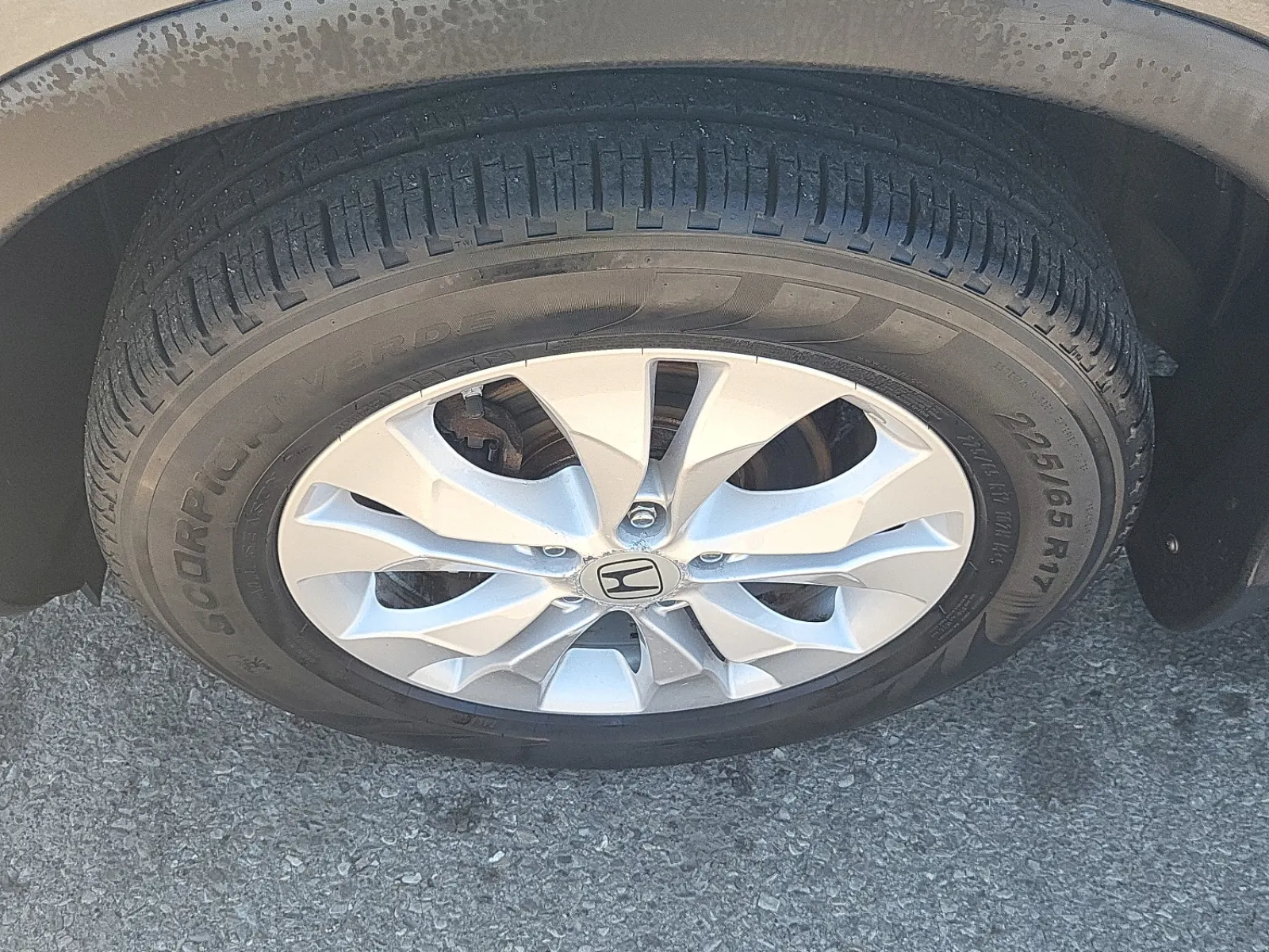 Front driver wheel/tire photo