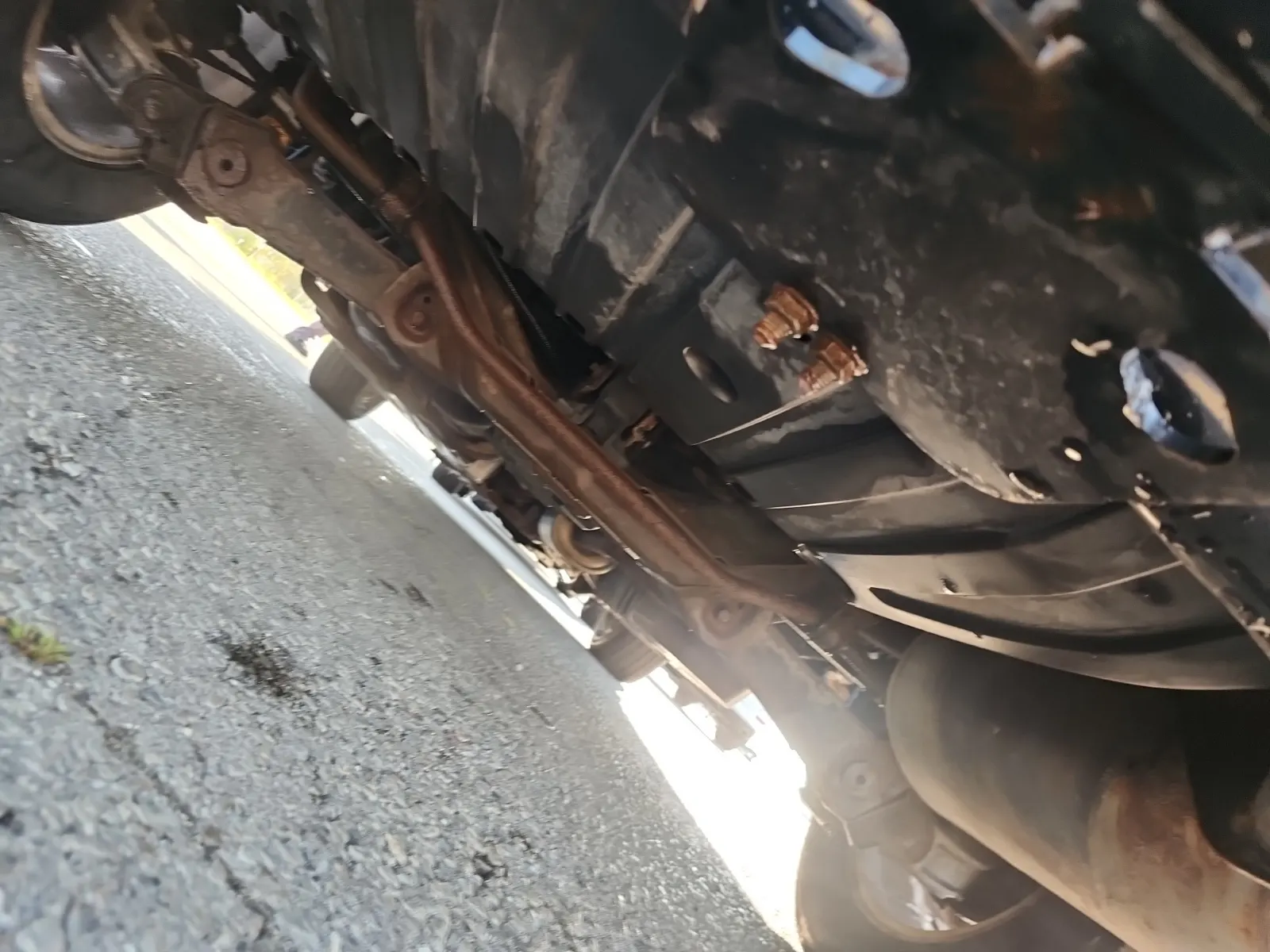 Undercarriage - Rear Photo
