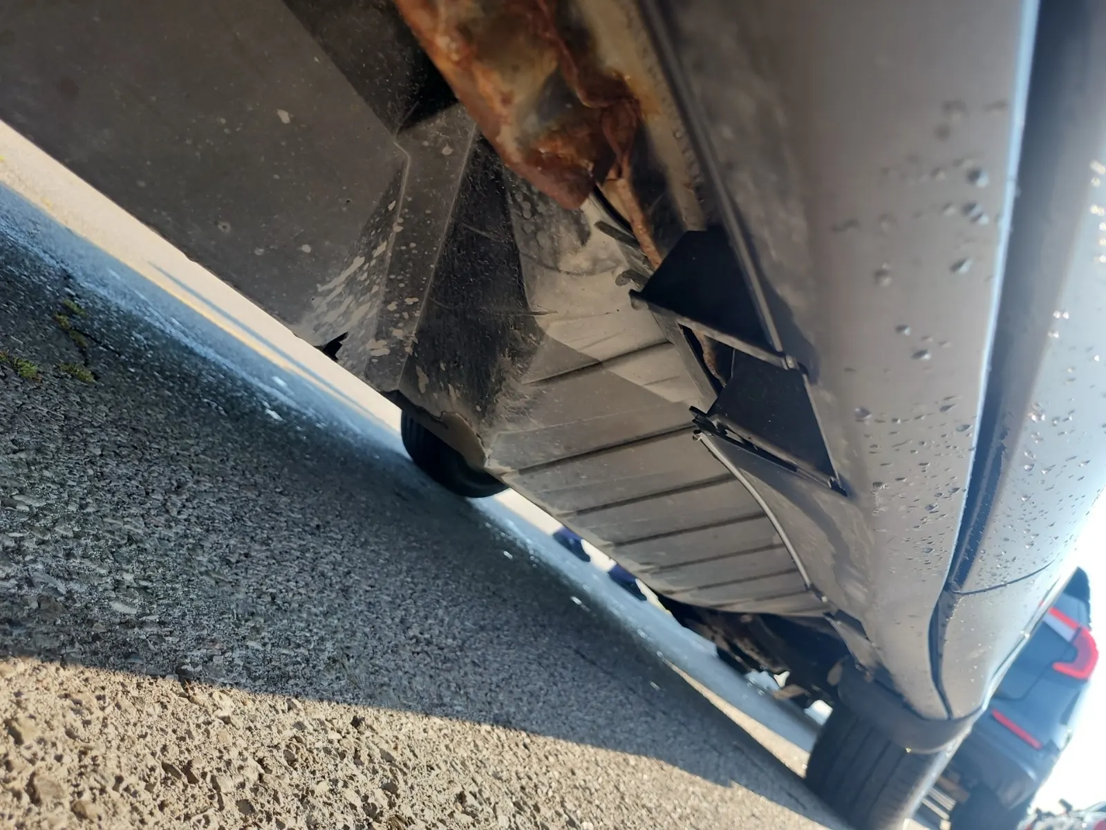 Undercarriage - Passenger Photo