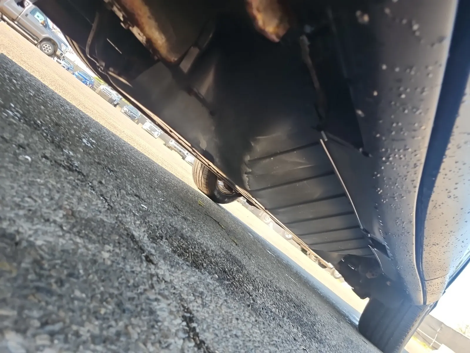 Undercarriage - Driver Photo