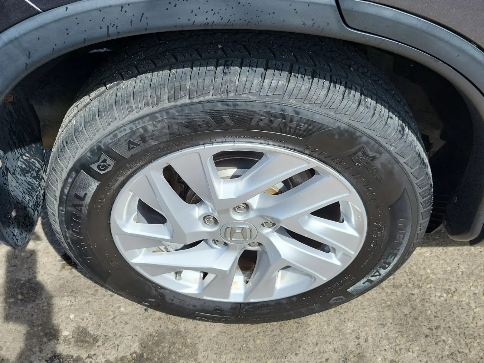 Right Rear Wheel/Tire Photo