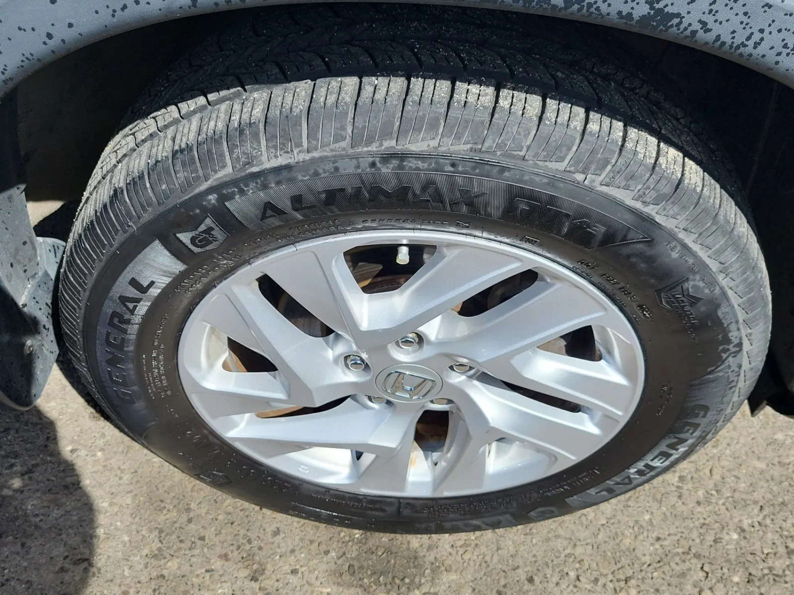 Right Front Wheel/Tire Photo