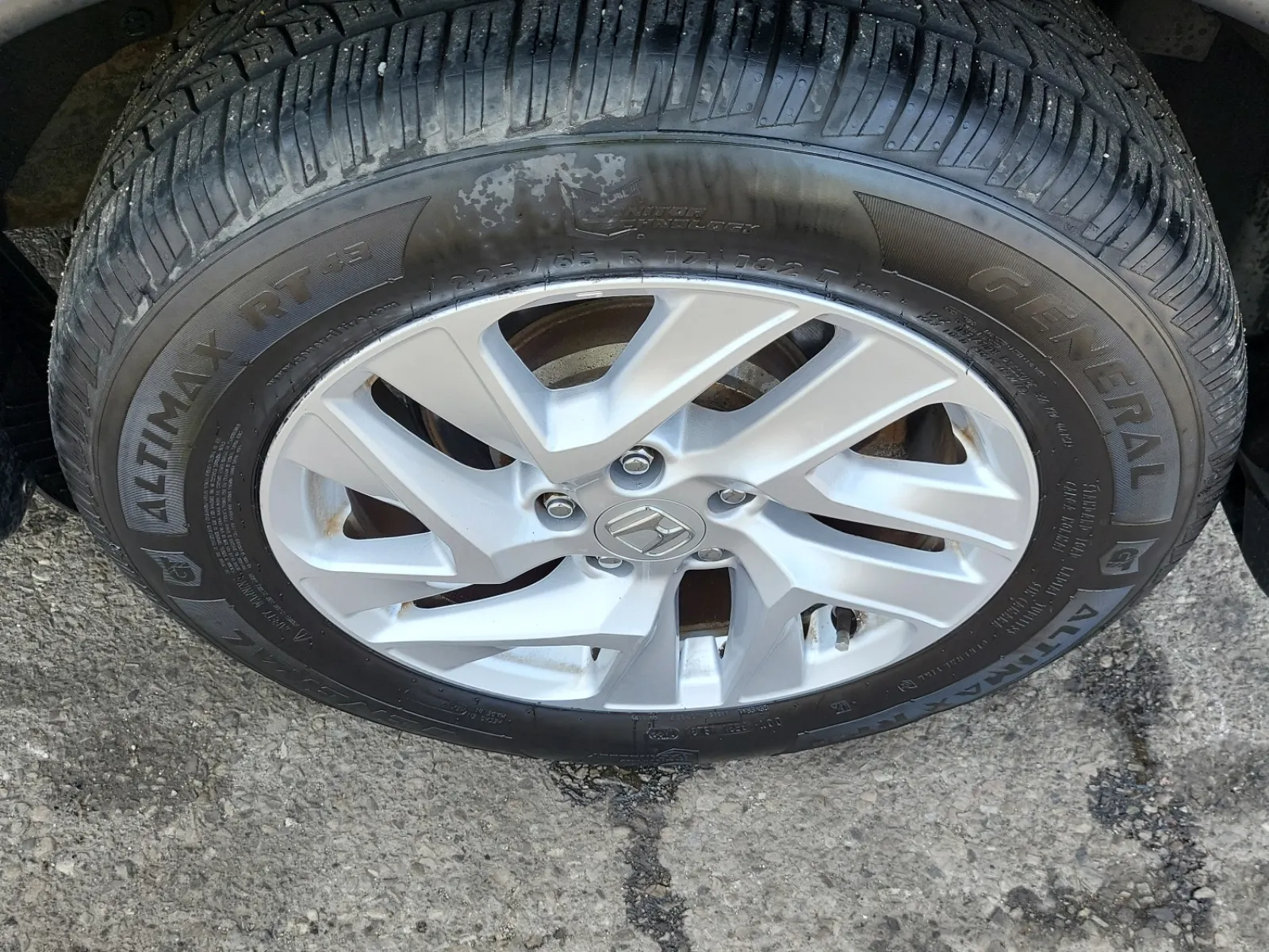 Left Rear Wheel/Tire Photo