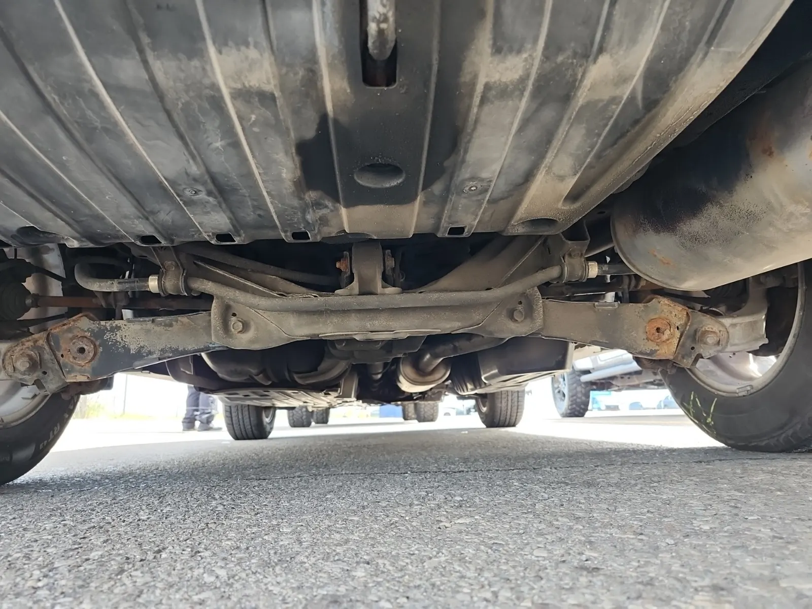 Undercarriage - Rear Photo