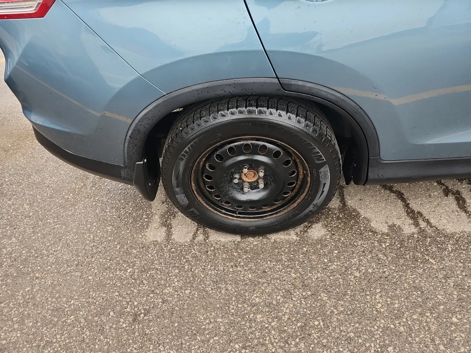 Right Rear Wheel/Tire Photo