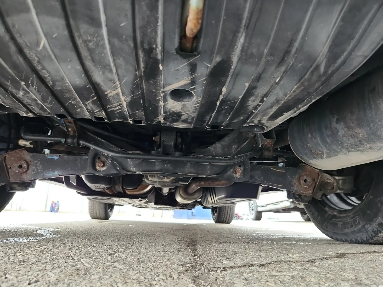 Undercarriage - Rear Photo