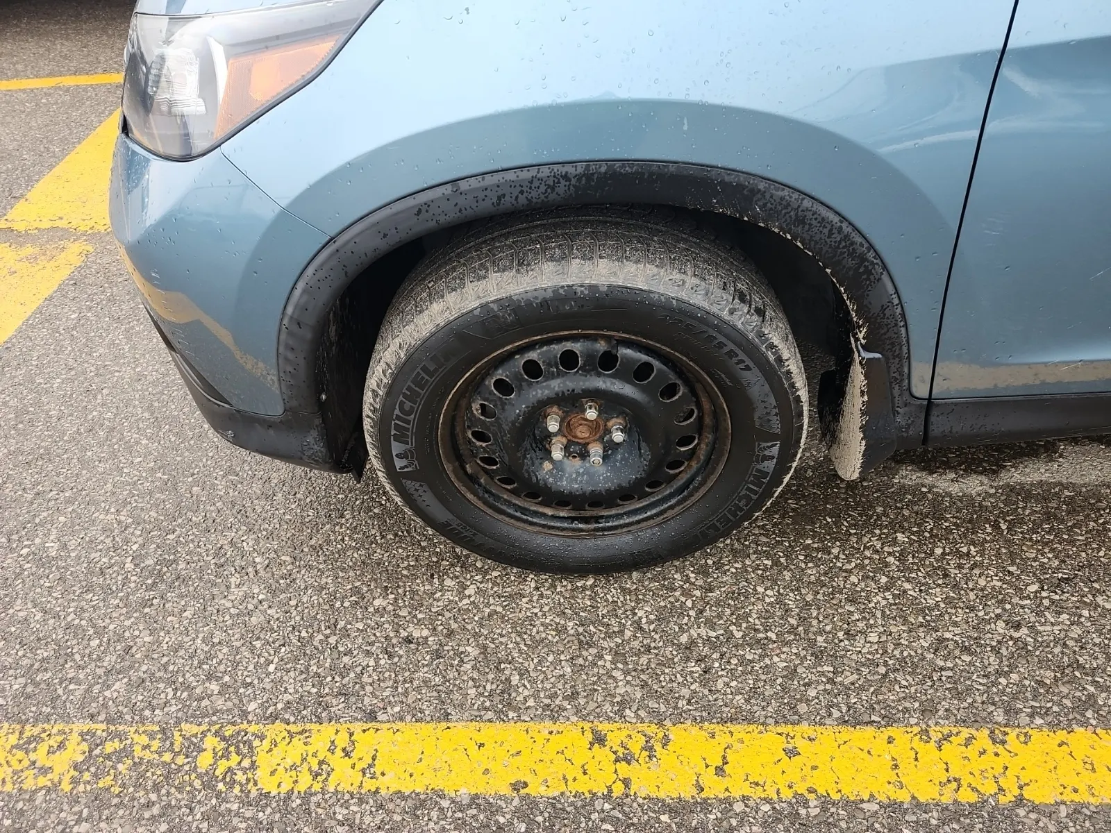 Front driver wheel/tire photo