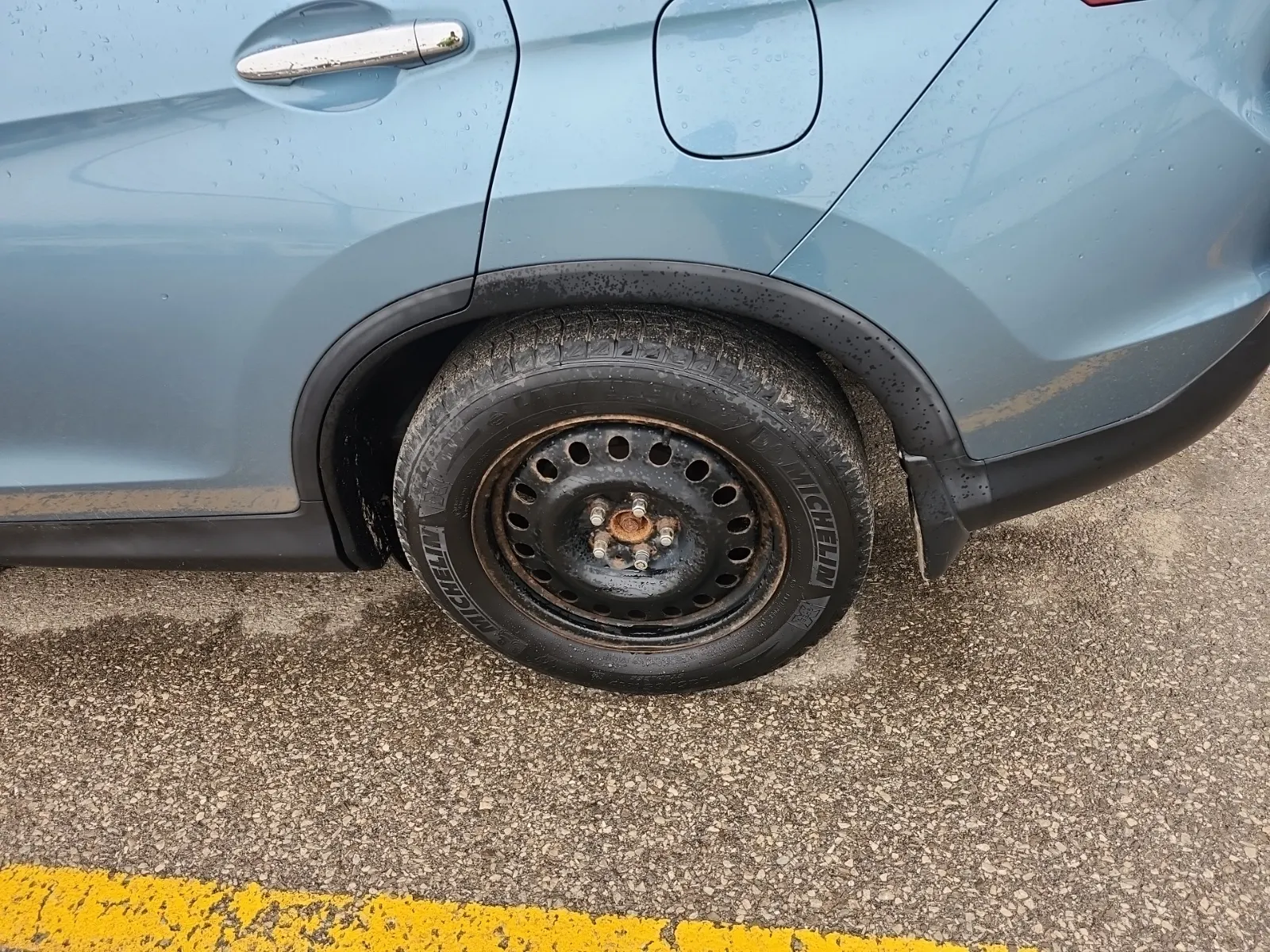 Left Rear Wheel/Tire Photo