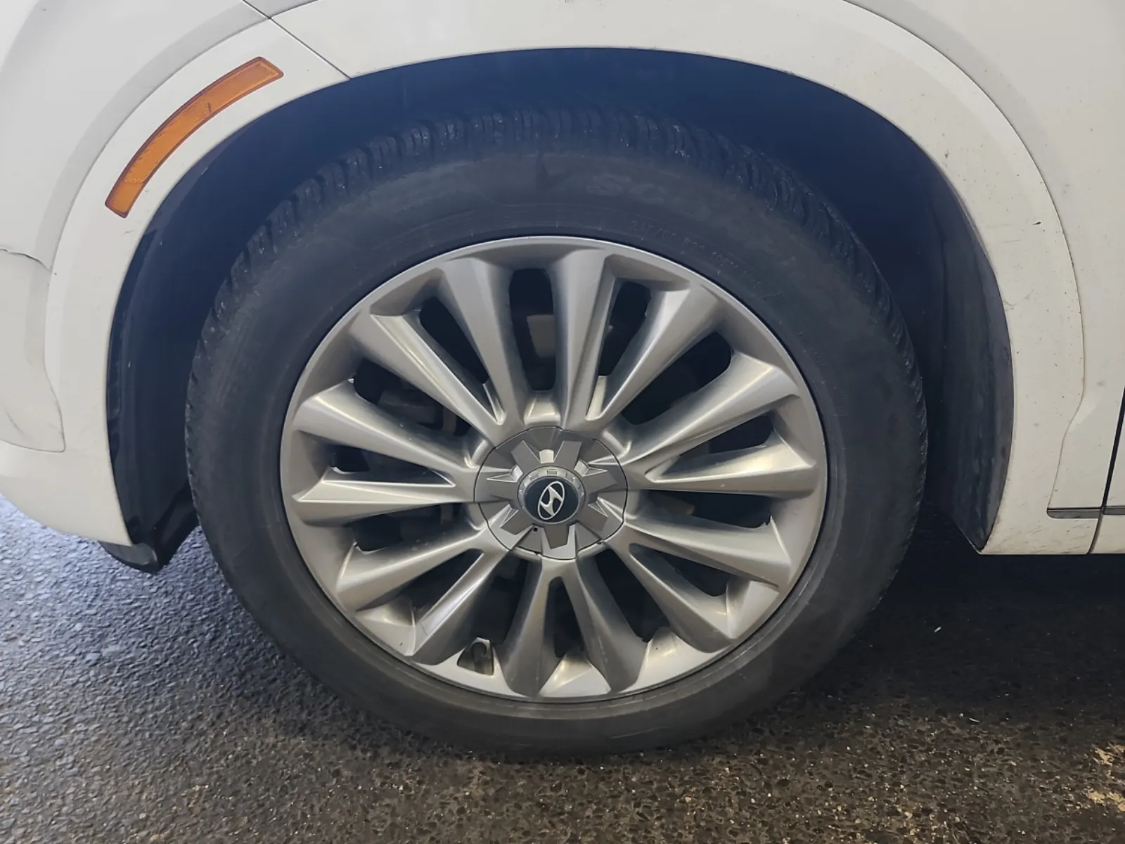 Front driver wheel/tire photo