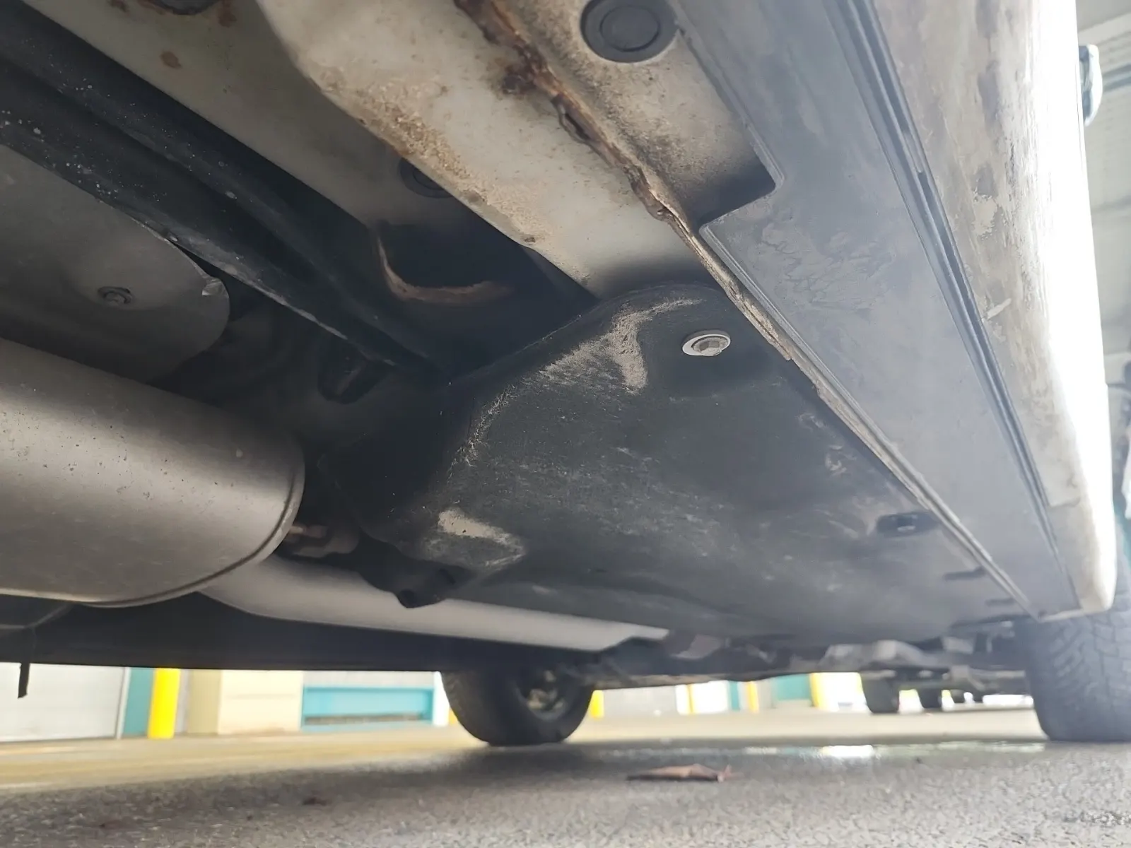Undercarriage - Passenger Photo