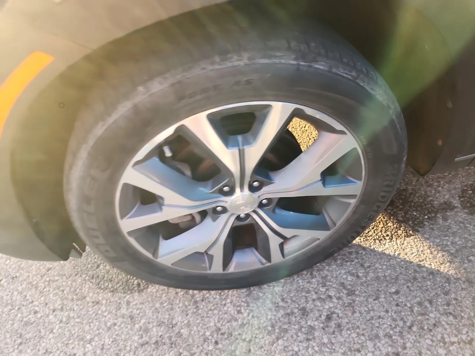 Front driver wheel/tire photo