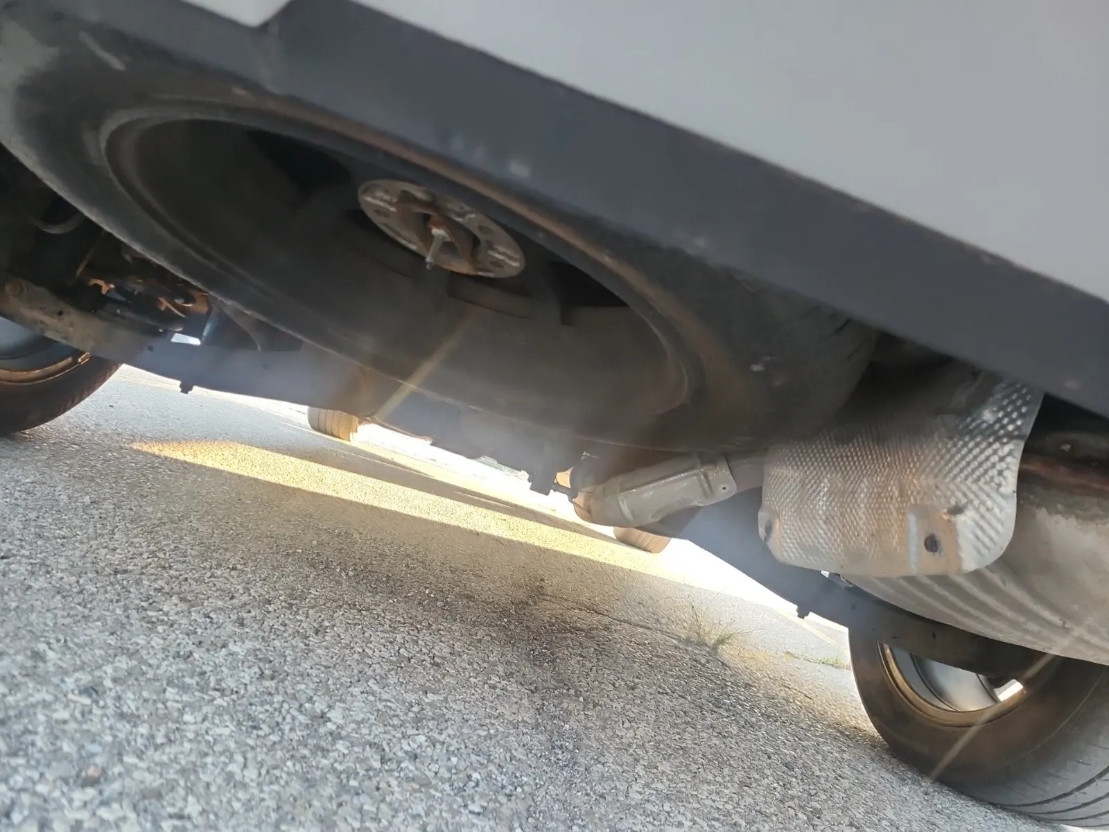 Undercarriage - Rear Photo