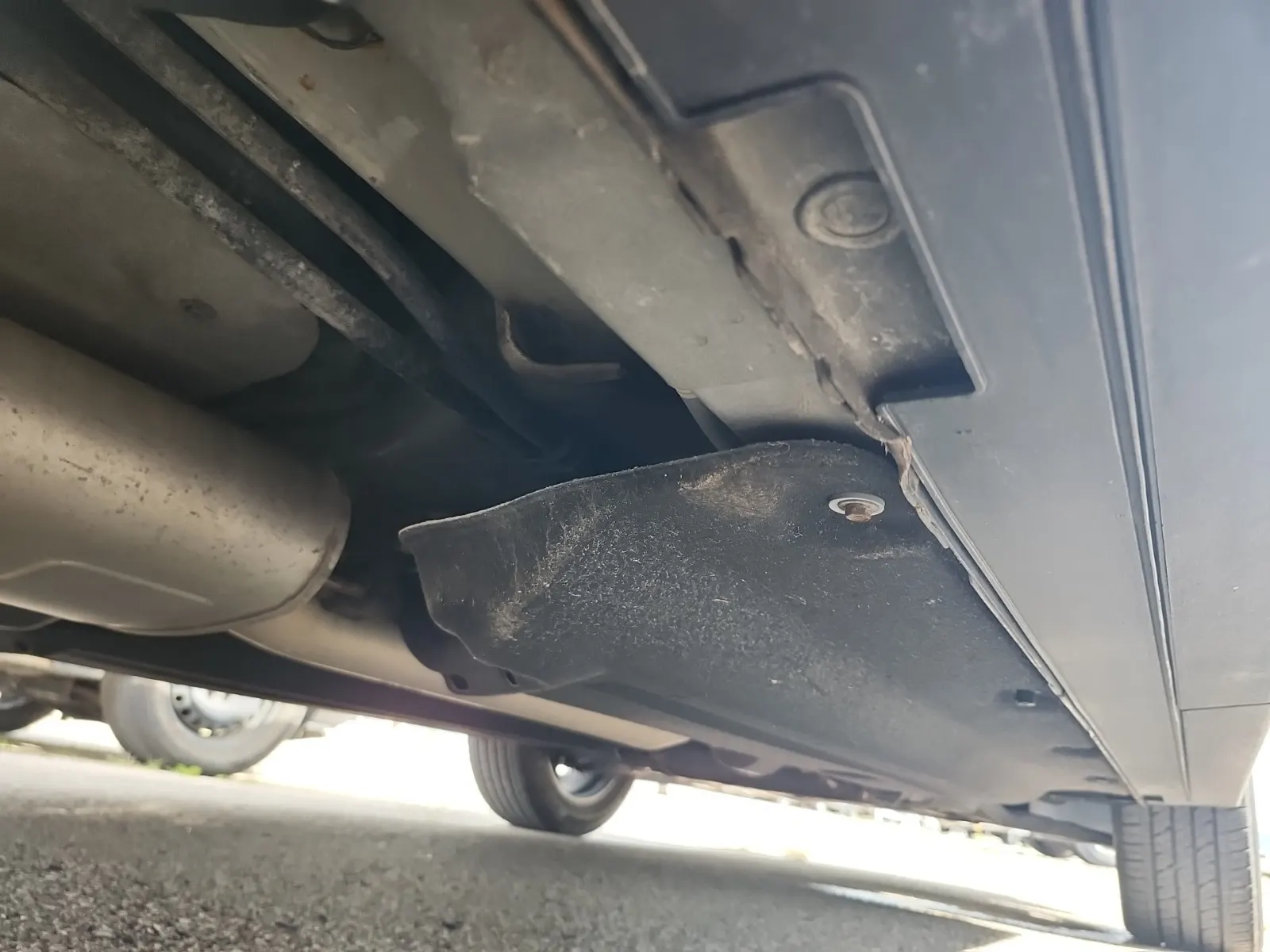Undercarriage - Passenger Photo