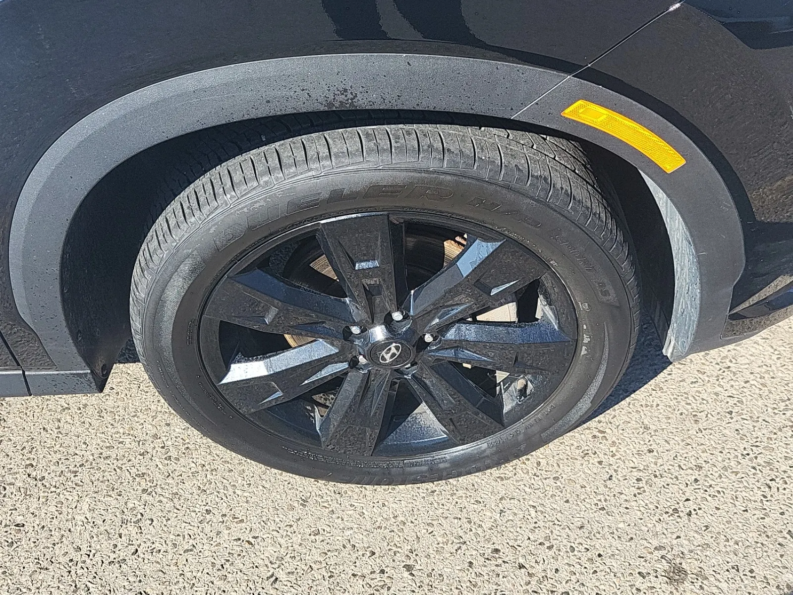 Right Front Wheel/Tire Photo