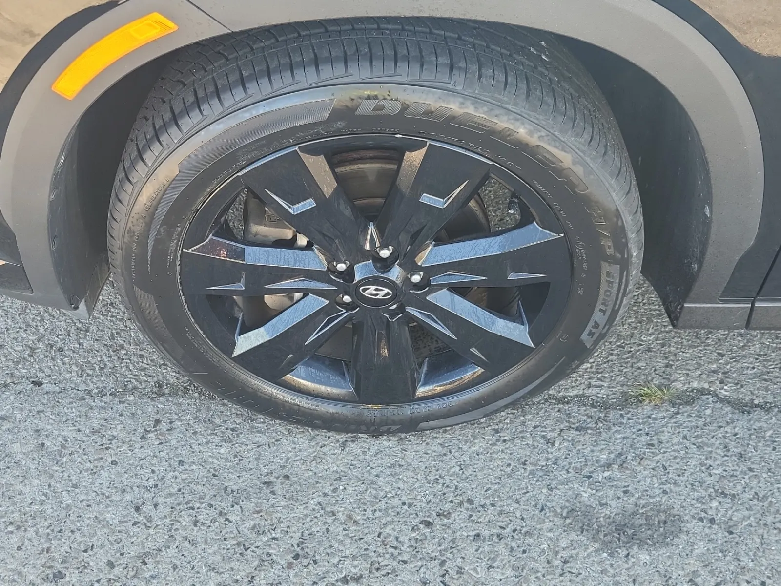 Front driver wheel/tire photo
